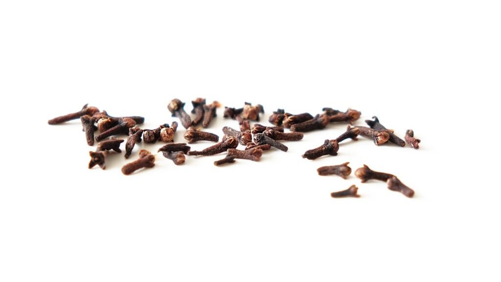Clove for hair oil